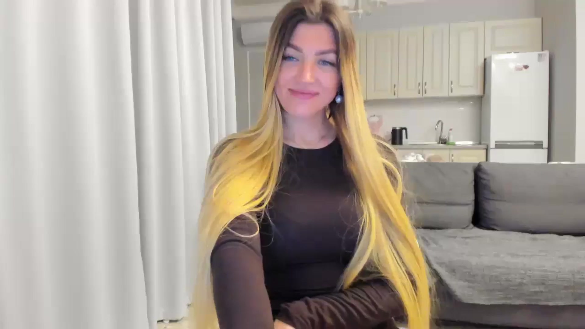 Gallery image thumbnail from FoxElla19's myfreecams stream on, 05/31/2025, 19:49 image 10 of 20