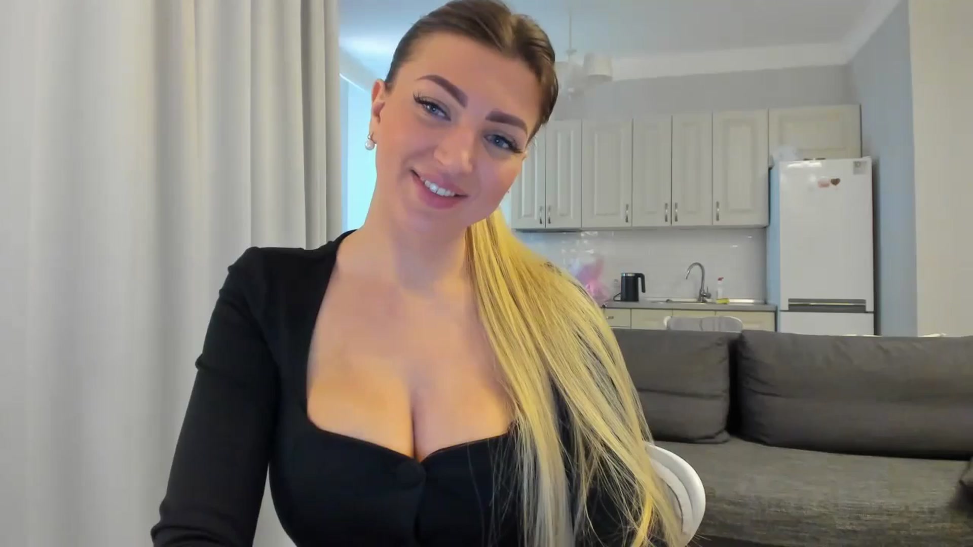 Gallery image thumbnail from FoxElla19's myfreecams stream on, 06/13/2025, 12:34 image 2 of 20