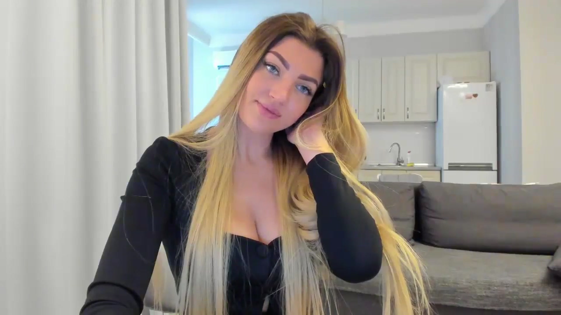 Gallery image thumbnail from FoxElla19's myfreecams stream on, 06/13/2025, 12:34 image 14 of 20