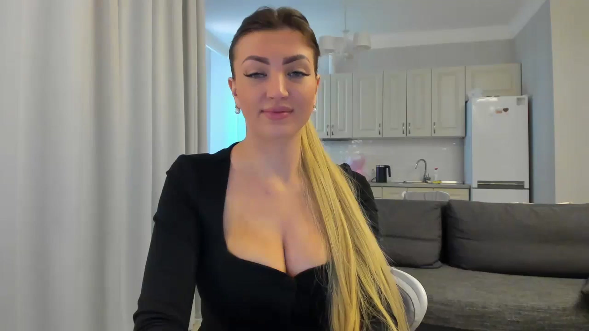 Gallery image thumbnail from FoxElla19's myfreecams stream on, 06/13/2025, 12:34 image 3 of 20