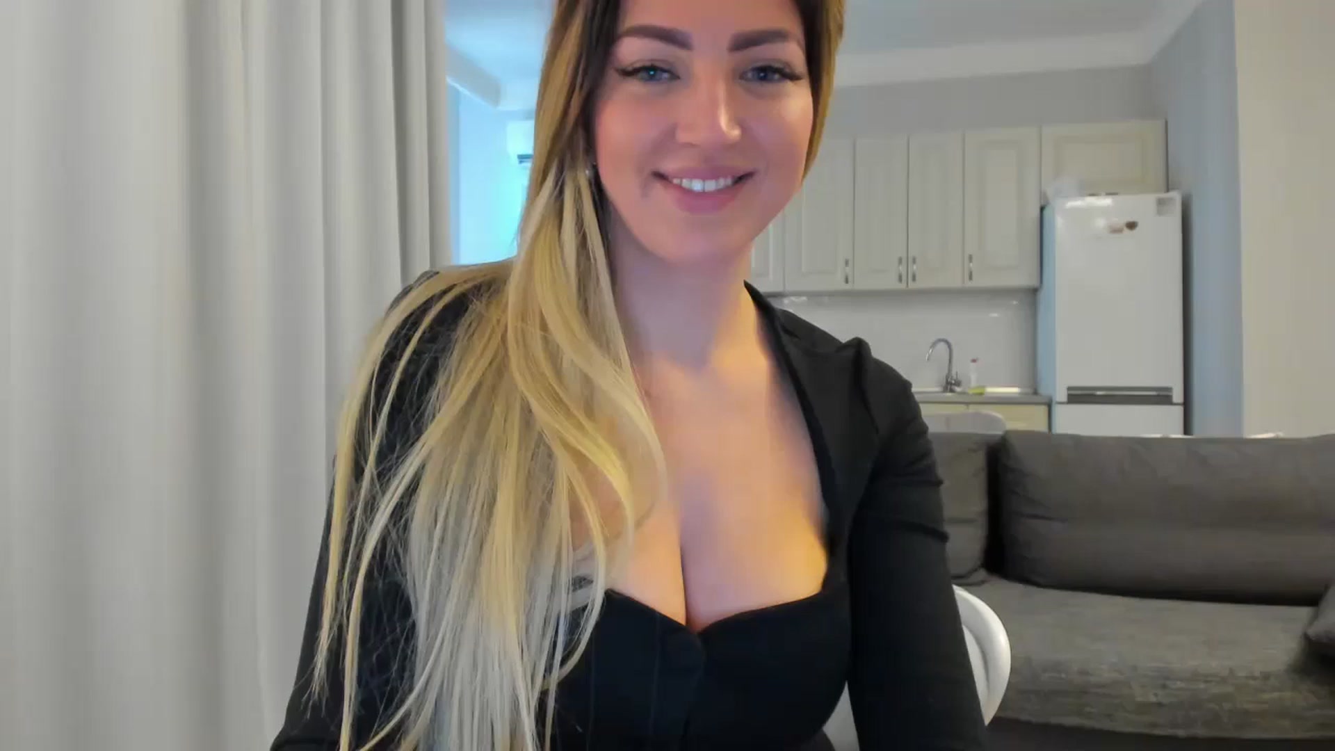 Gallery image thumbnail from FoxElla19's myfreecams stream on, 06/13/2025, 12:34 image 17 of 20