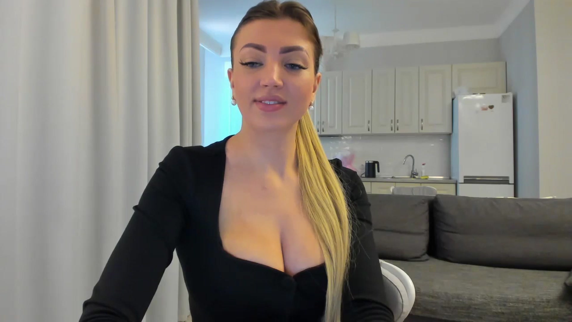 Gallery image thumbnail from FoxElla19's myfreecams stream on, 06/13/2025, 12:34 image 4 of 20