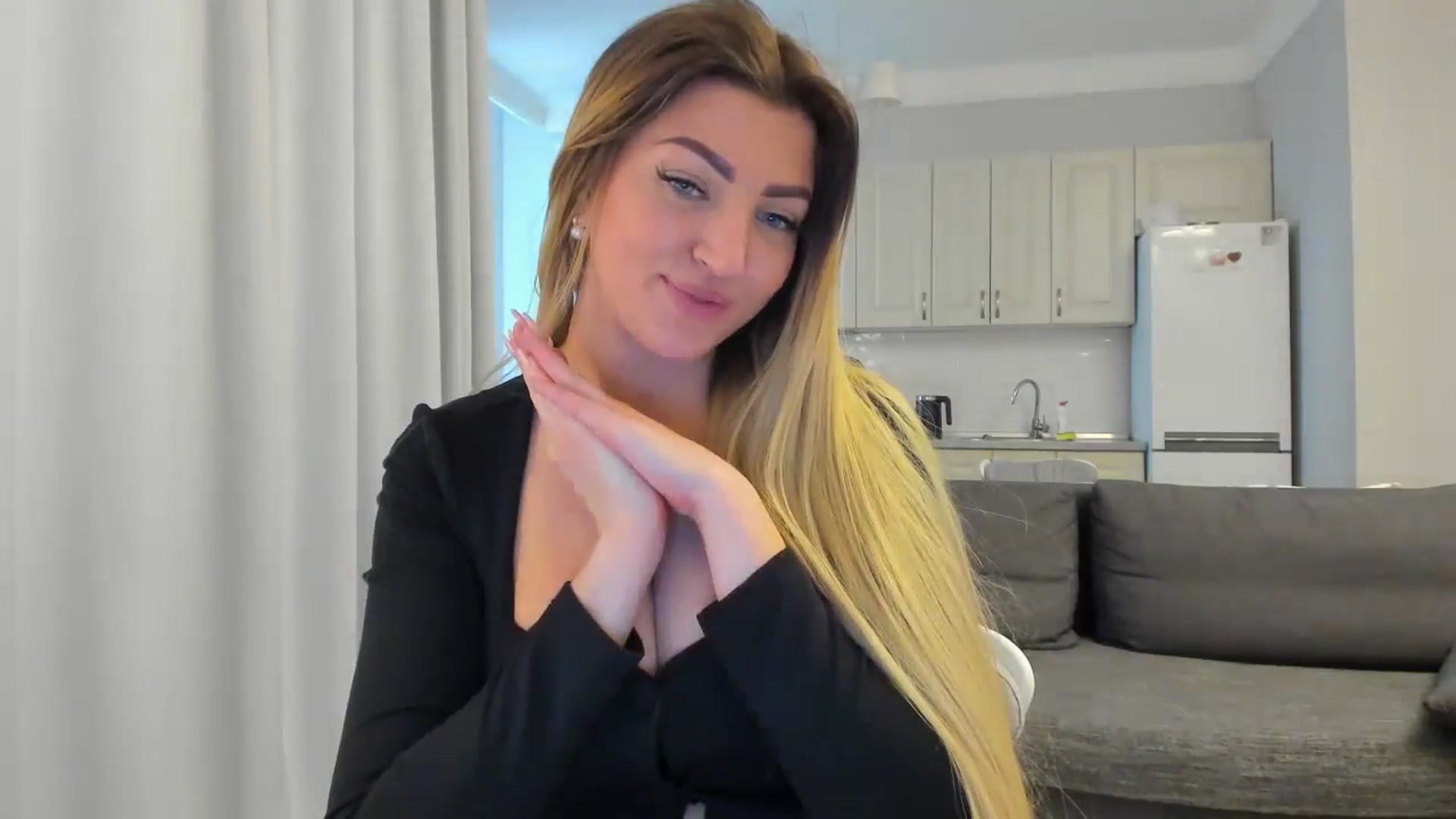 Gallery image thumbnail from FoxElla19's myfreecams stream on, 06/13/2025, 12:34 image 19 of 20