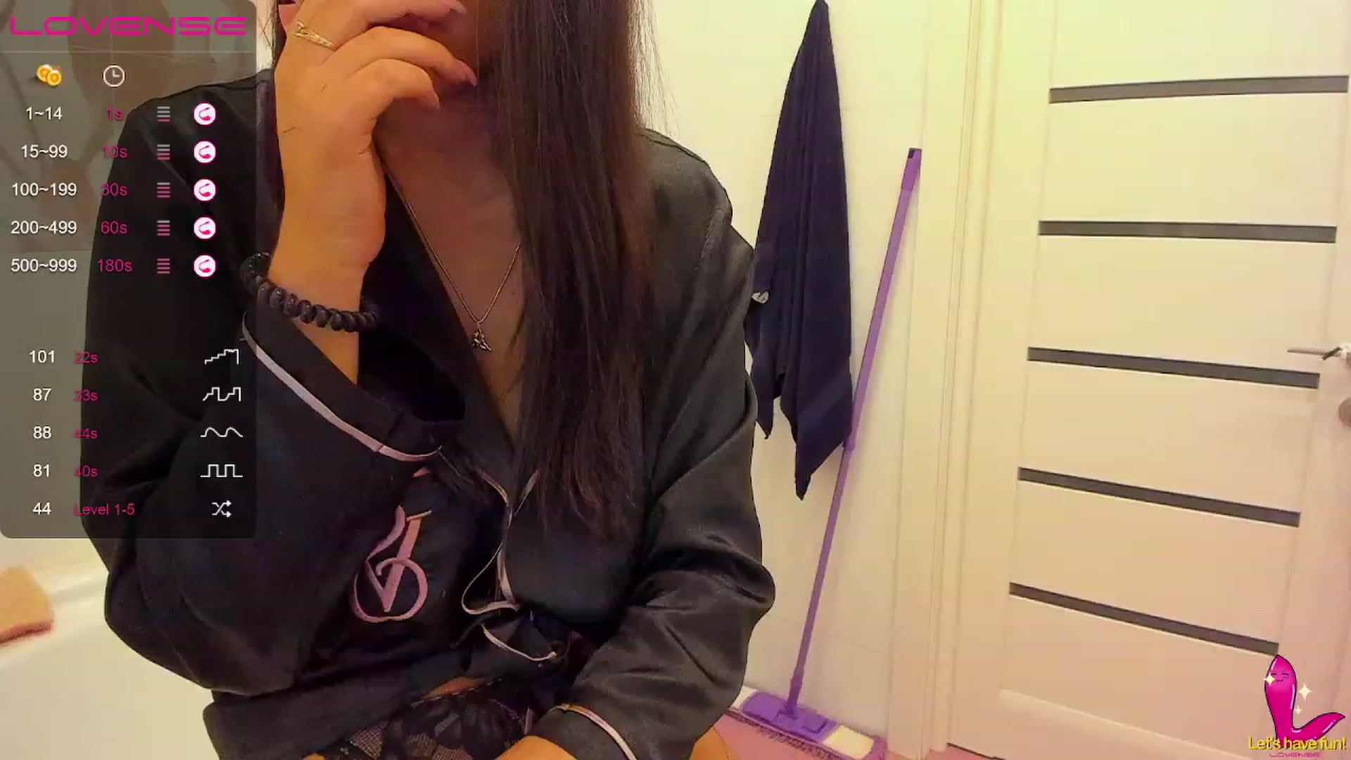 Gallery image thumbnail from Foxxycool's myfreecams stream on, 01/02/2023, 20:38 image 16 of 20