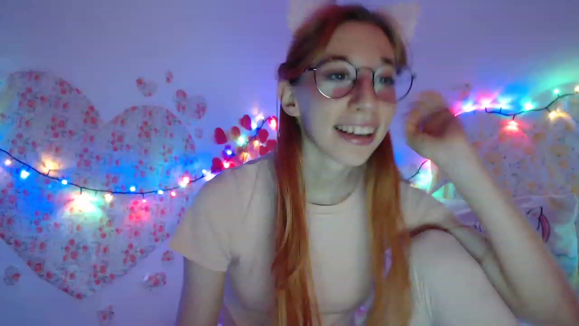 Gallery image thumbnail from FoxyDaisy_'s myfreecams stream on, 12/18/2022, 21:03 image 4 of 20