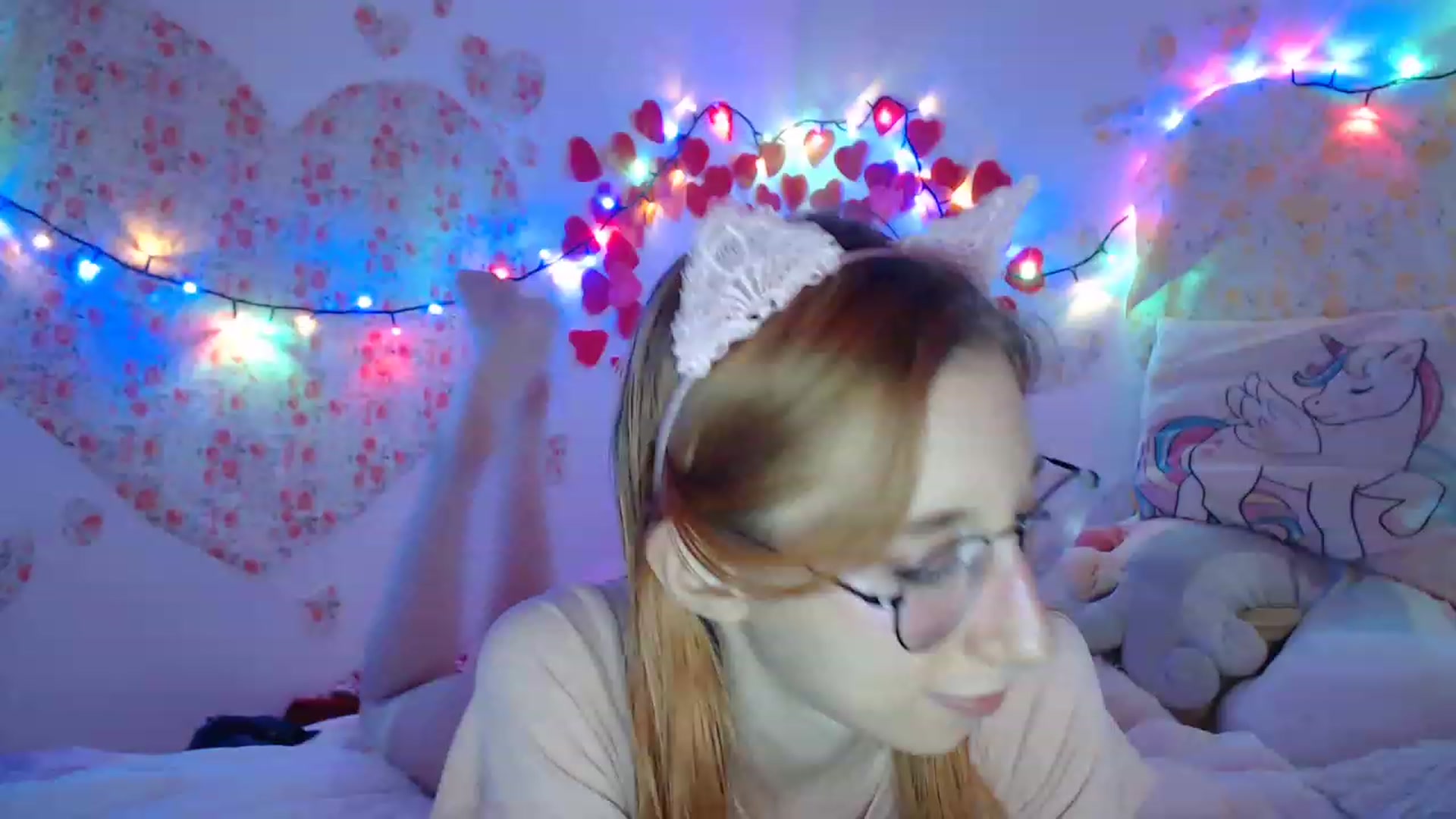 Gallery image thumbnail from FoxyDaisy_'s myfreecams stream on, 12/18/2022, 21:03 image 6 of 20