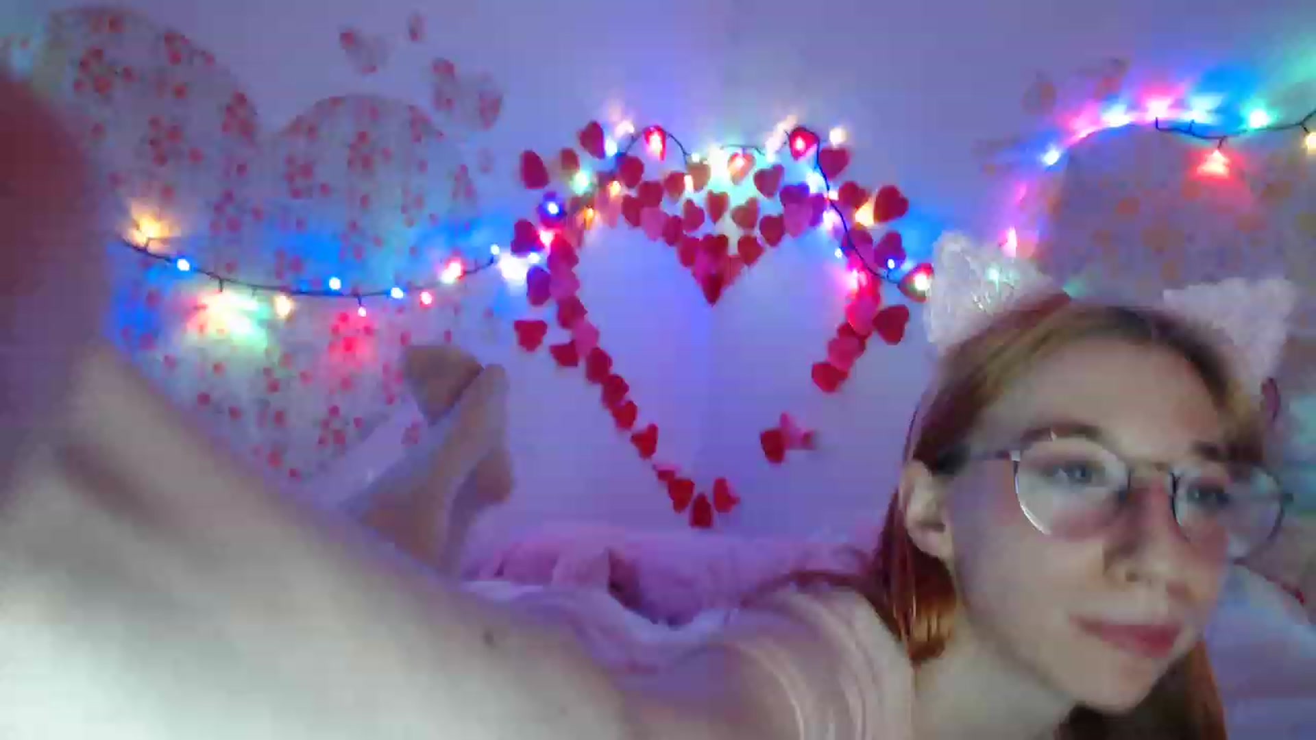 Gallery image thumbnail from FoxyDaisy_'s myfreecams stream on, 12/18/2022, 21:03 image 20 of 20