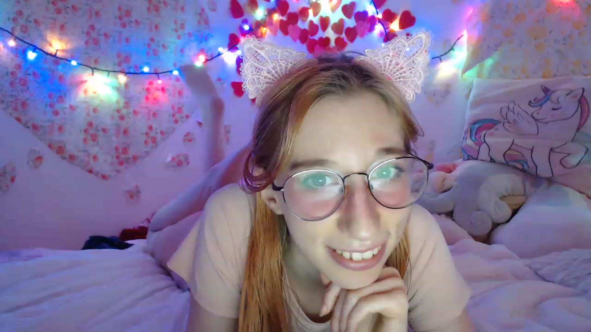 Gallery image thumbnail from FoxyDaisy_'s myfreecams stream on, 12/18/2022, 21:03 image 10 of 20