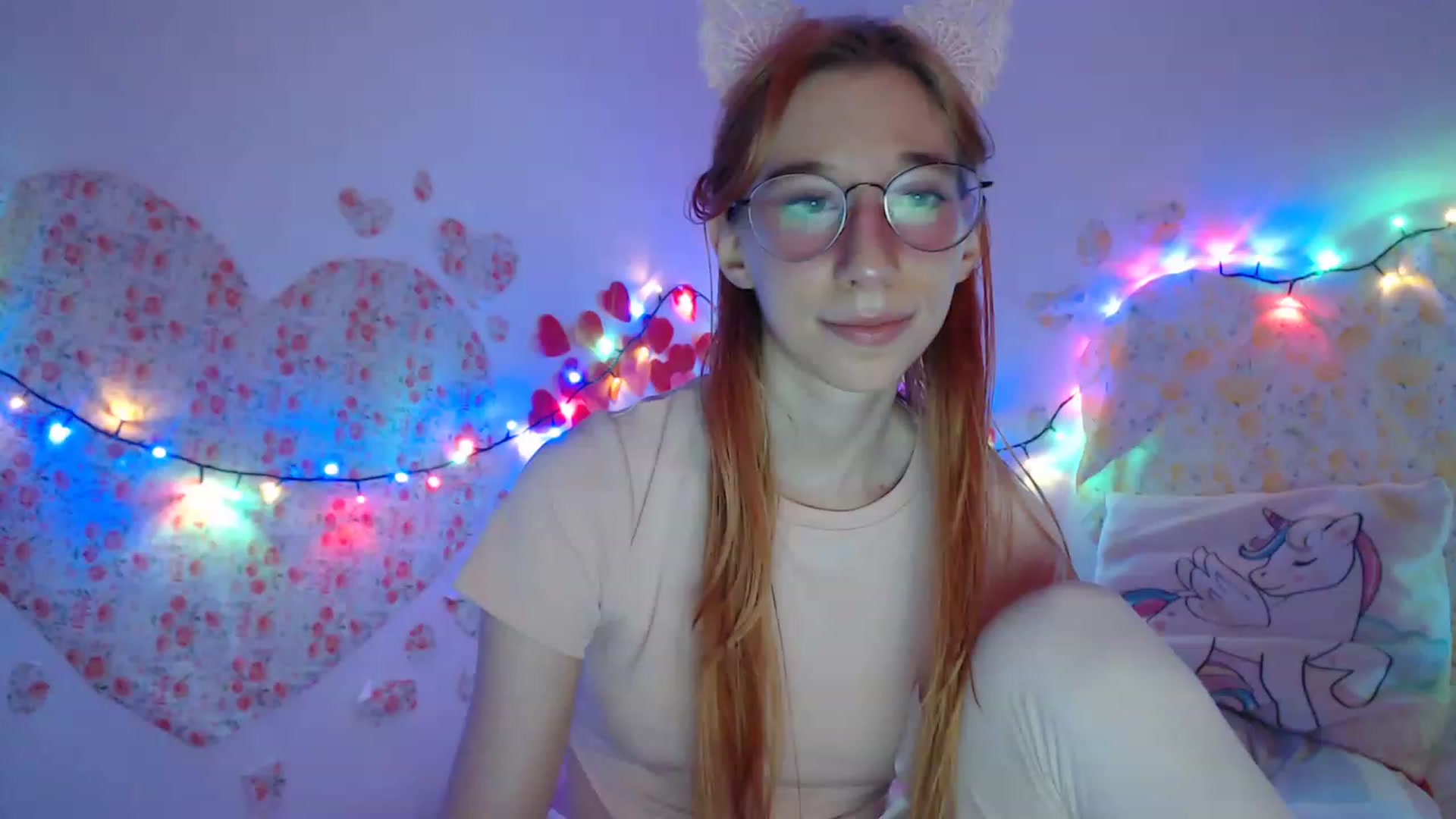Gallery image thumbnail from FoxyDaisy_'s myfreecams stream on, 12/18/2022, 21:03 image 5 of 20