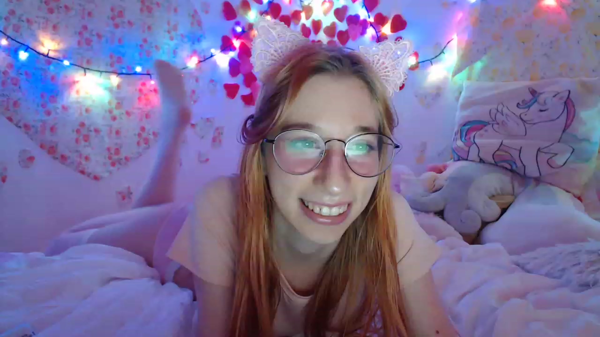 Gallery image thumbnail from FoxyDaisy_'s myfreecams stream on, 12/18/2022, 21:03 image 2 of 20