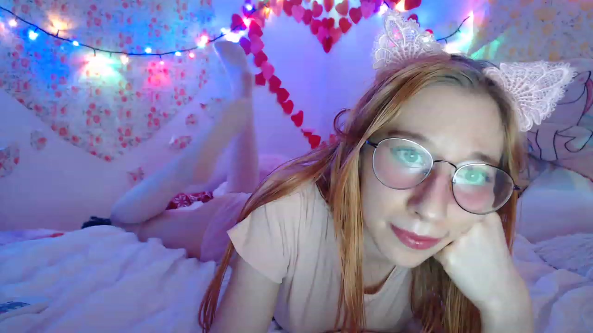 Gallery image thumbnail from FoxyDaisy_'s myfreecams stream on, 12/18/2022, 21:03 image 14 of 20