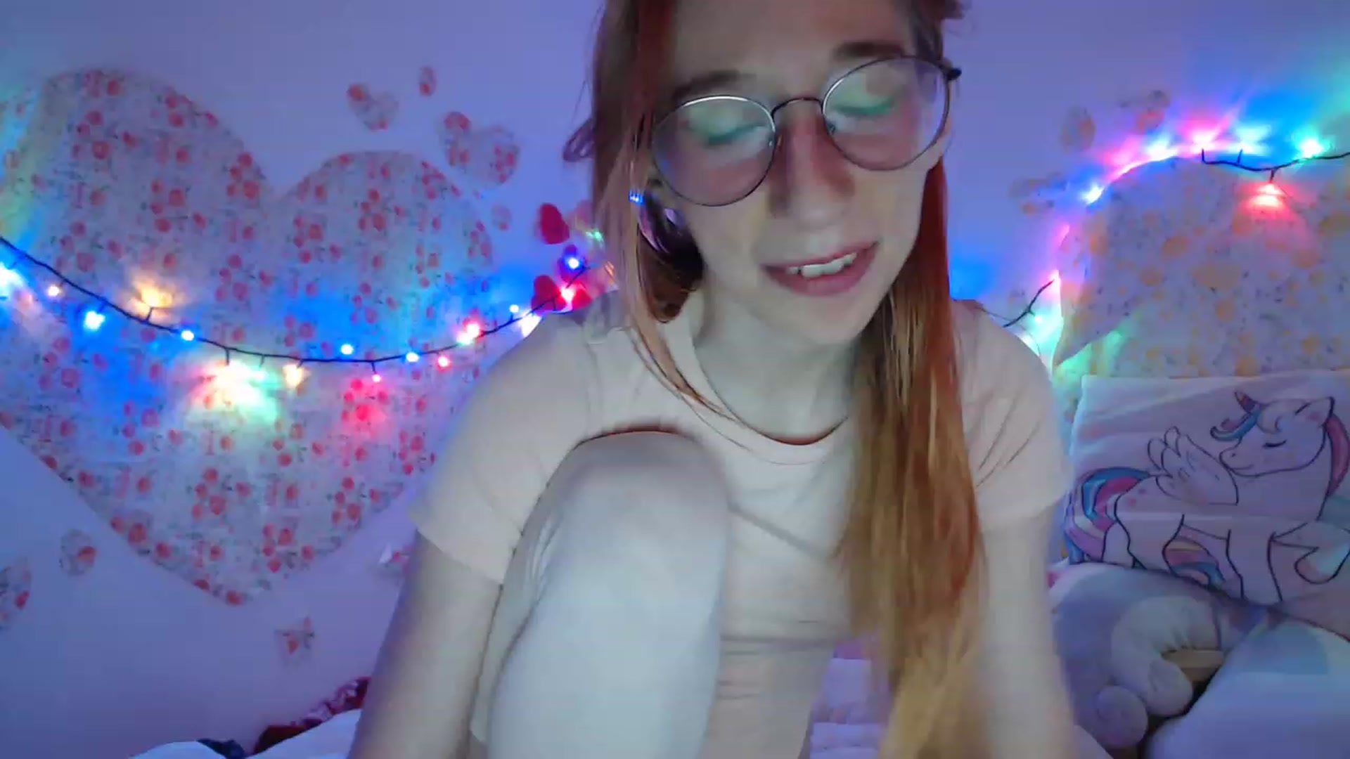 Gallery image thumbnail from FoxyDaisy_'s myfreecams stream on, 12/18/2022, 21:03 image 17 of 20