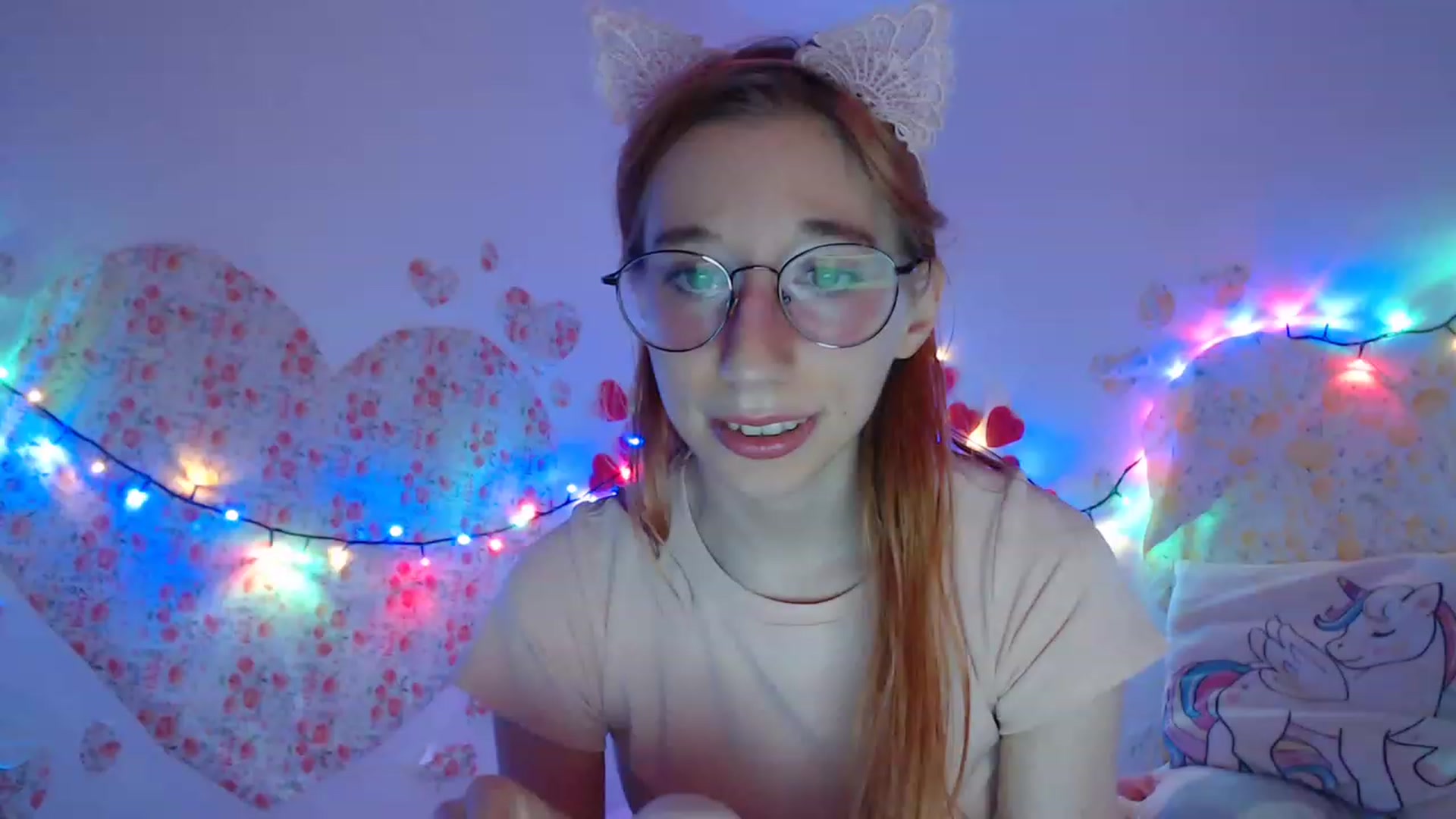 Gallery image thumbnail from FoxyDaisy_'s myfreecams stream on, 12/18/2022, 21:03 image 19 of 20