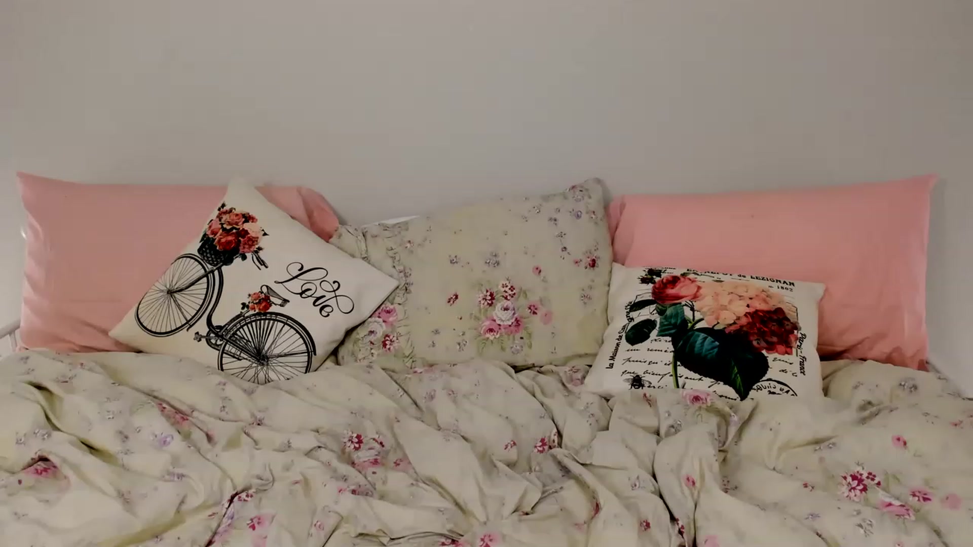 Gallery image thumbnail from FoxyDame's myfreecams stream on, 11/27/2022, 07:36 image 5 of 20