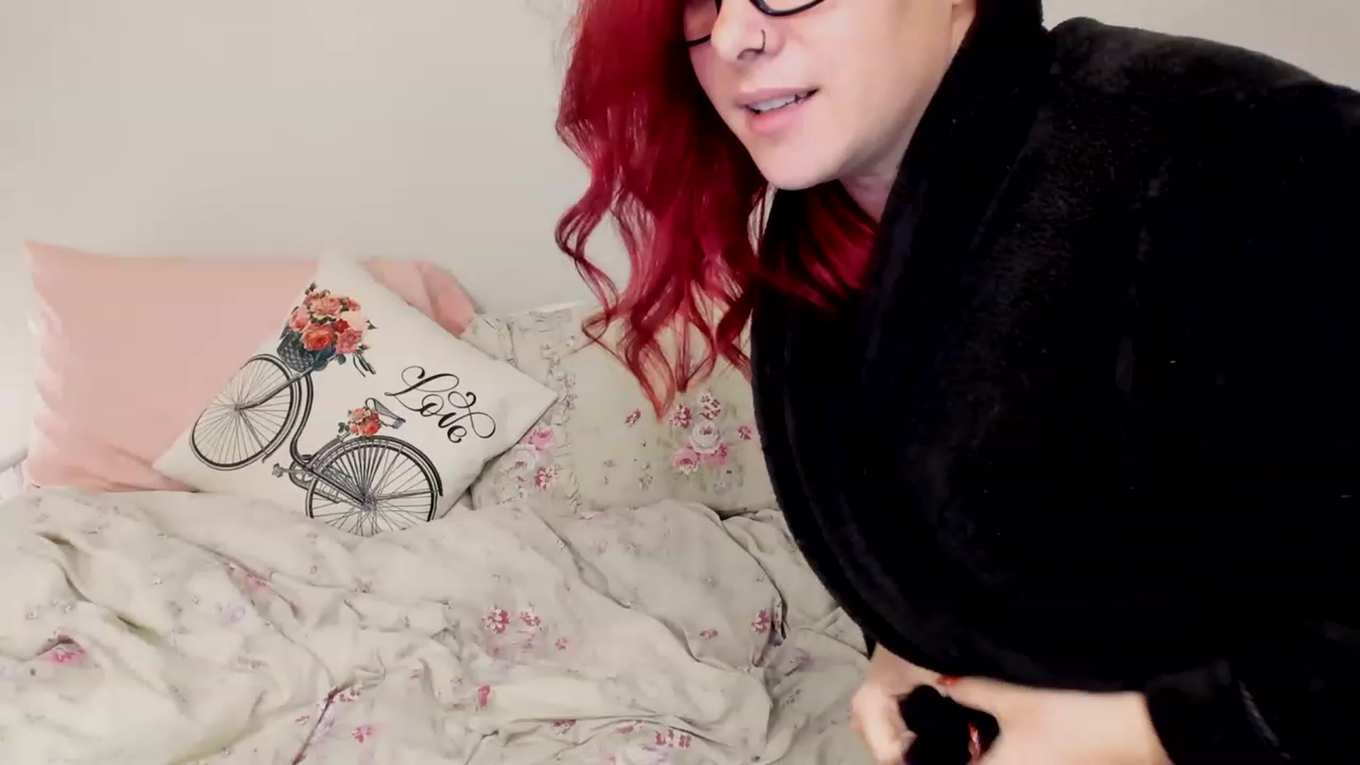 Gallery image thumbnail from FoxyDame's myfreecams stream on, 11/27/2022, 07:36 image 4 of 20