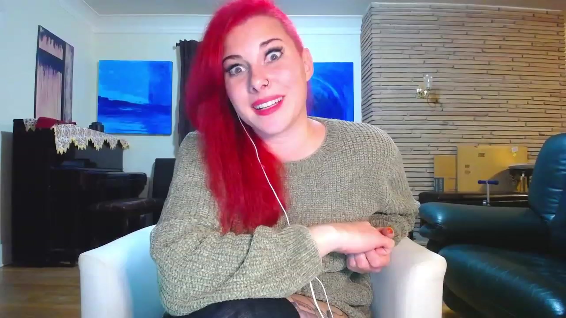 Gallery image thumbnail from FoxyDame's myfreecams stream on, 12/04/2022, 07:33 image 5 of 20