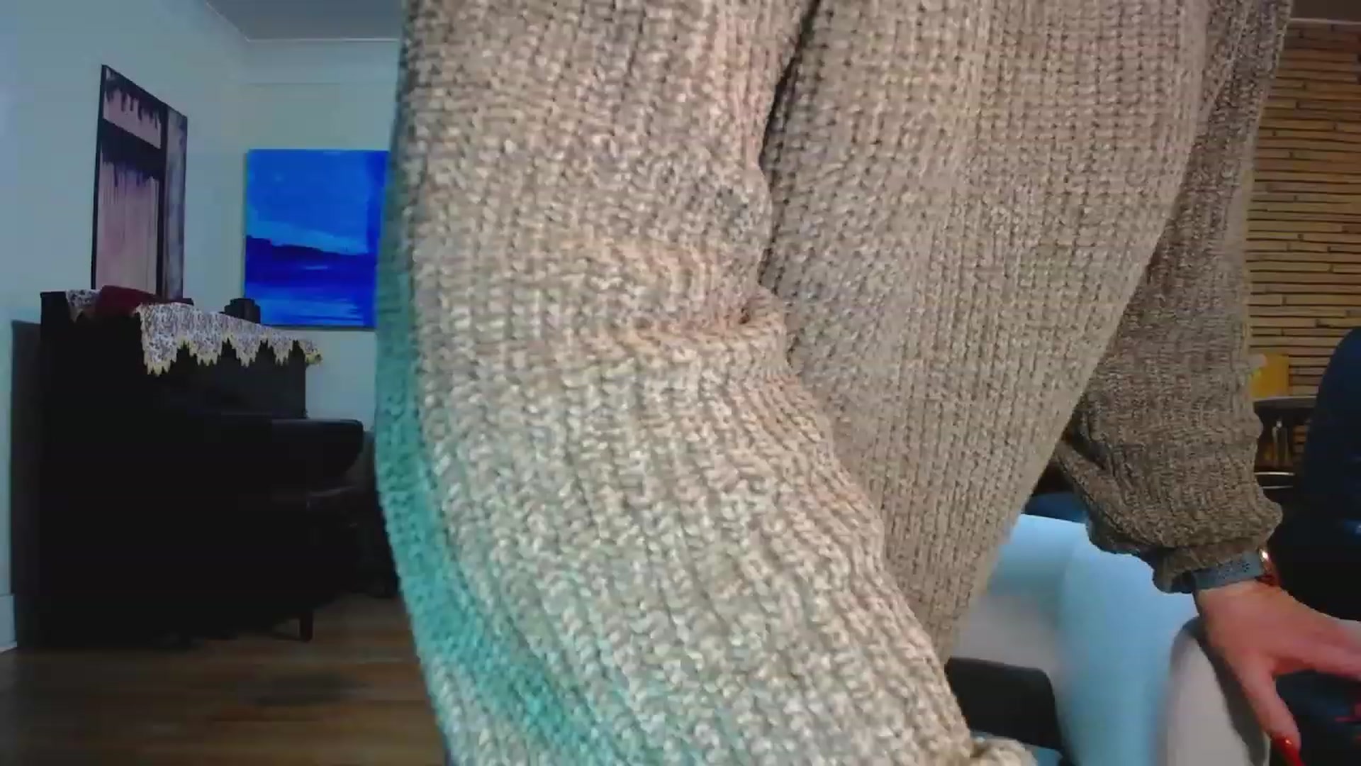 Gallery image thumbnail from FoxyDame's myfreecams stream on, 12/04/2022, 07:33 image 18 of 20