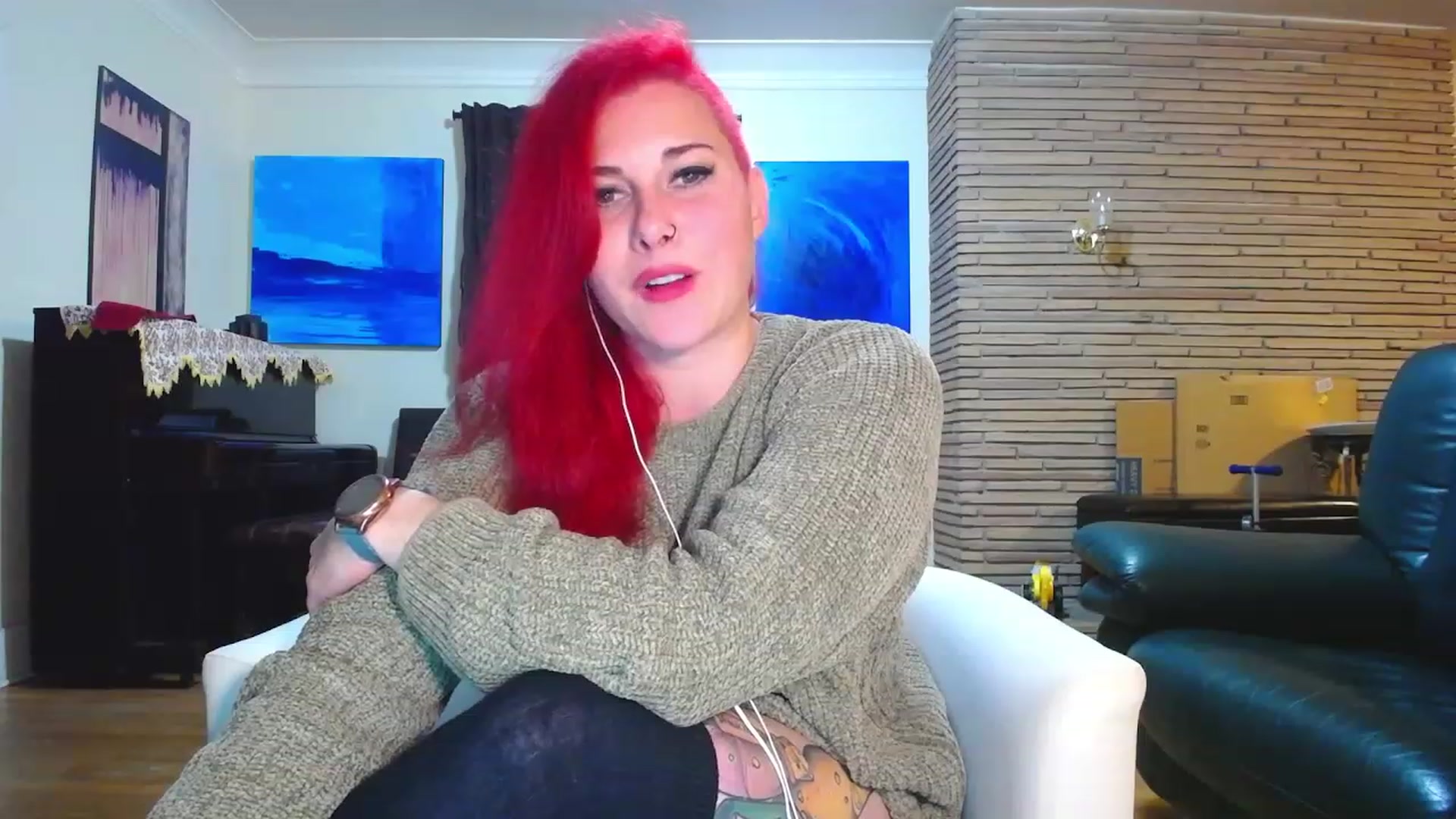 Gallery image thumbnail from FoxyDame's myfreecams stream on, 12/04/2022, 07:33 image 6 of 20