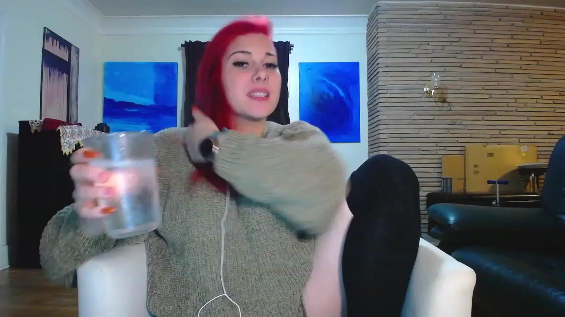Gallery image thumbnail from FoxyDame's myfreecams stream on, 12/04/2022, 08:36 image 3 of 20