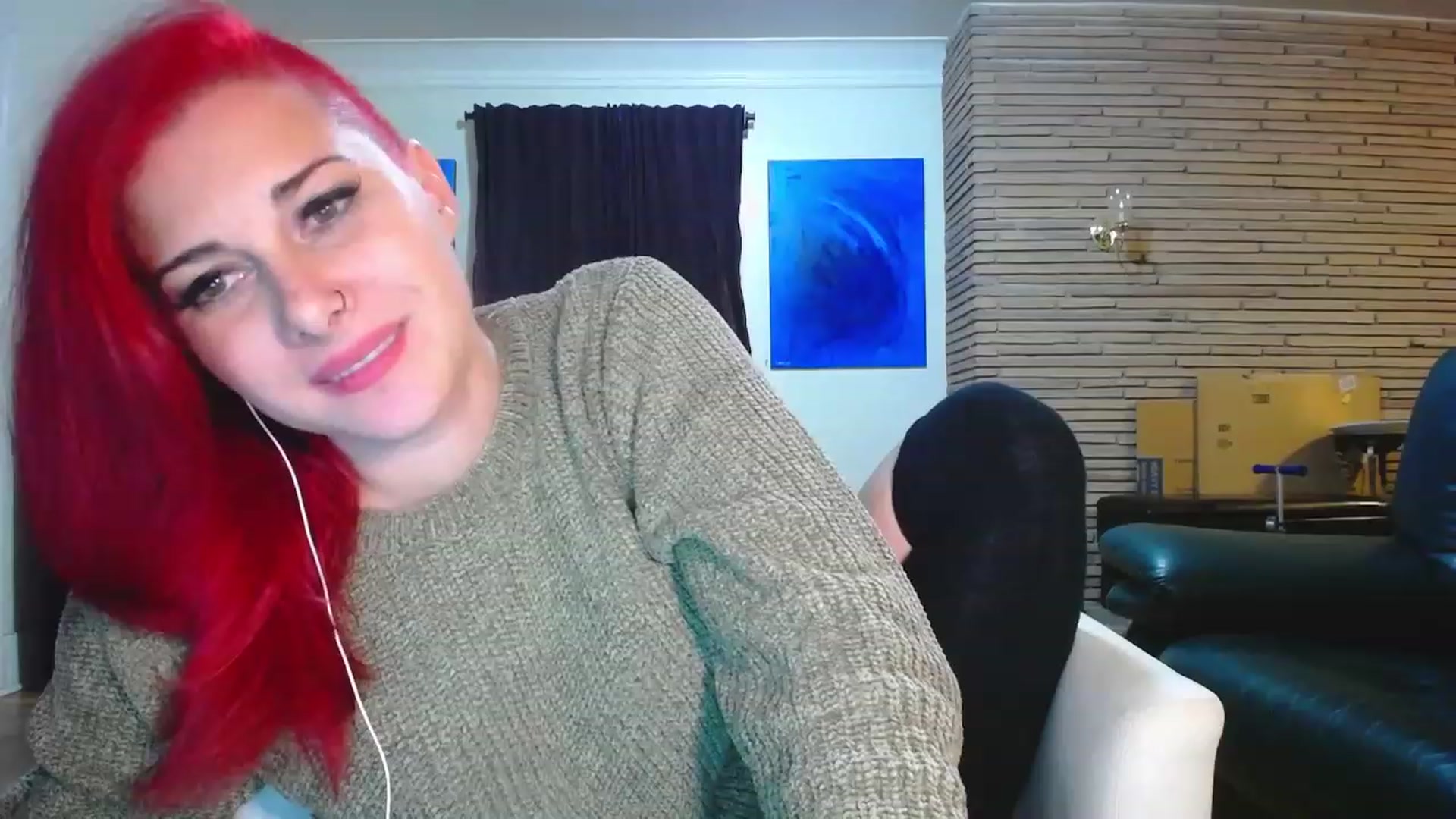 Gallery image thumbnail from FoxyDame's myfreecams stream on, 12/04/2022, 08:36 image 8 of 20