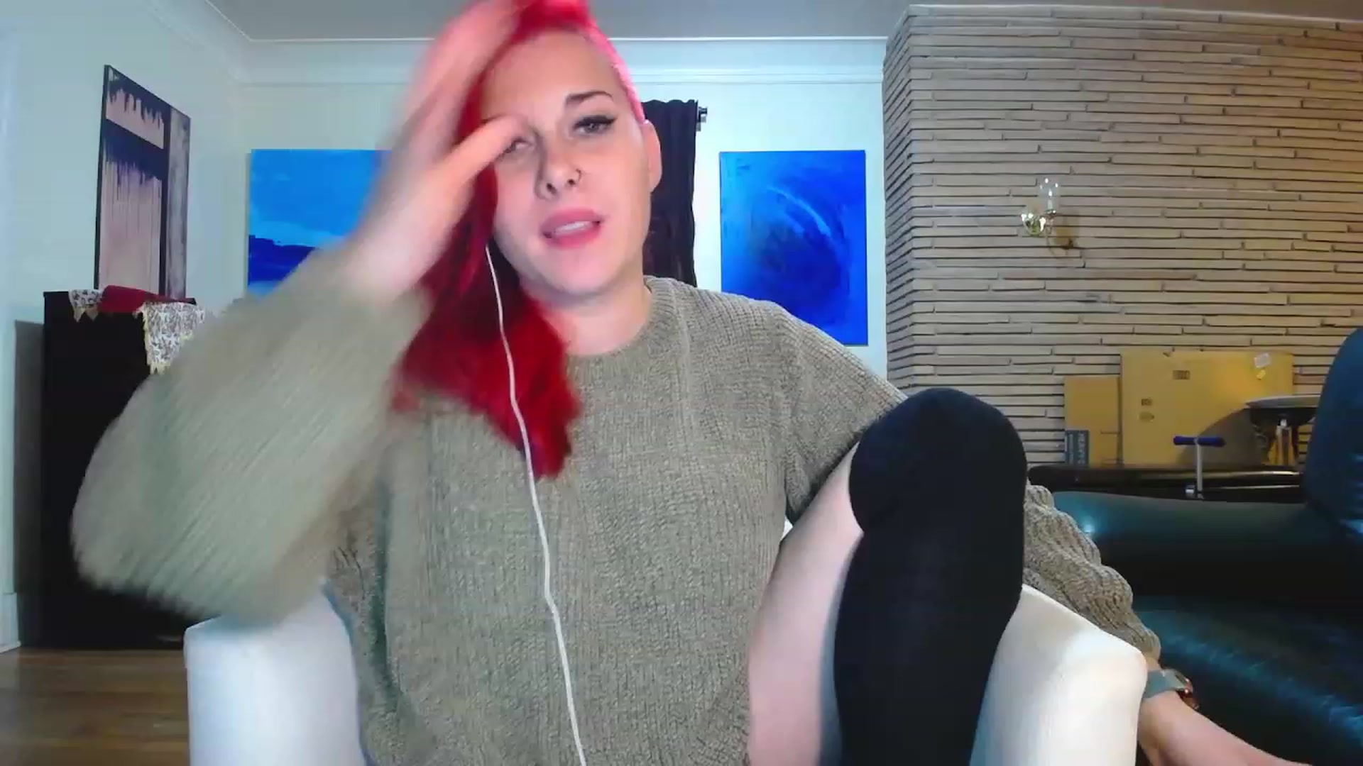 Gallery image thumbnail from FoxyDame's myfreecams stream on, 12/04/2022, 08:36 image 11 of 20