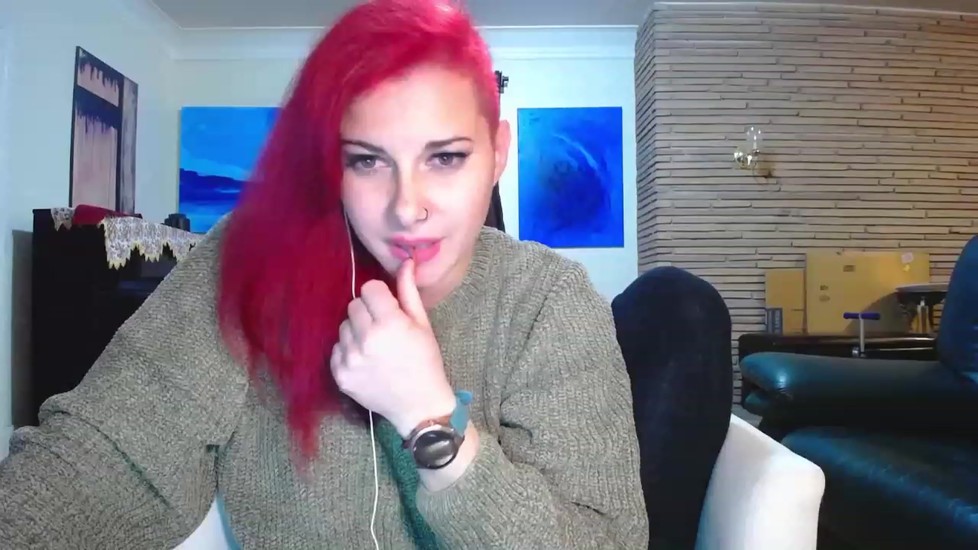 Gallery image thumbnail from FoxyDame's myfreecams stream on, 12/04/2022, 08:36 image 7 of 20