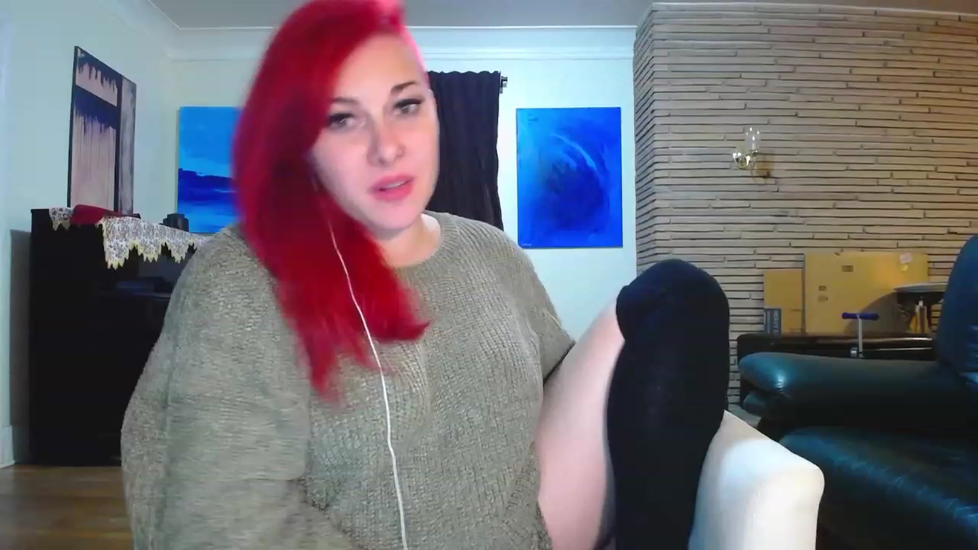 Gallery image thumbnail from FoxyDame's myfreecams stream on, 12/04/2022, 08:36 image 4 of 20