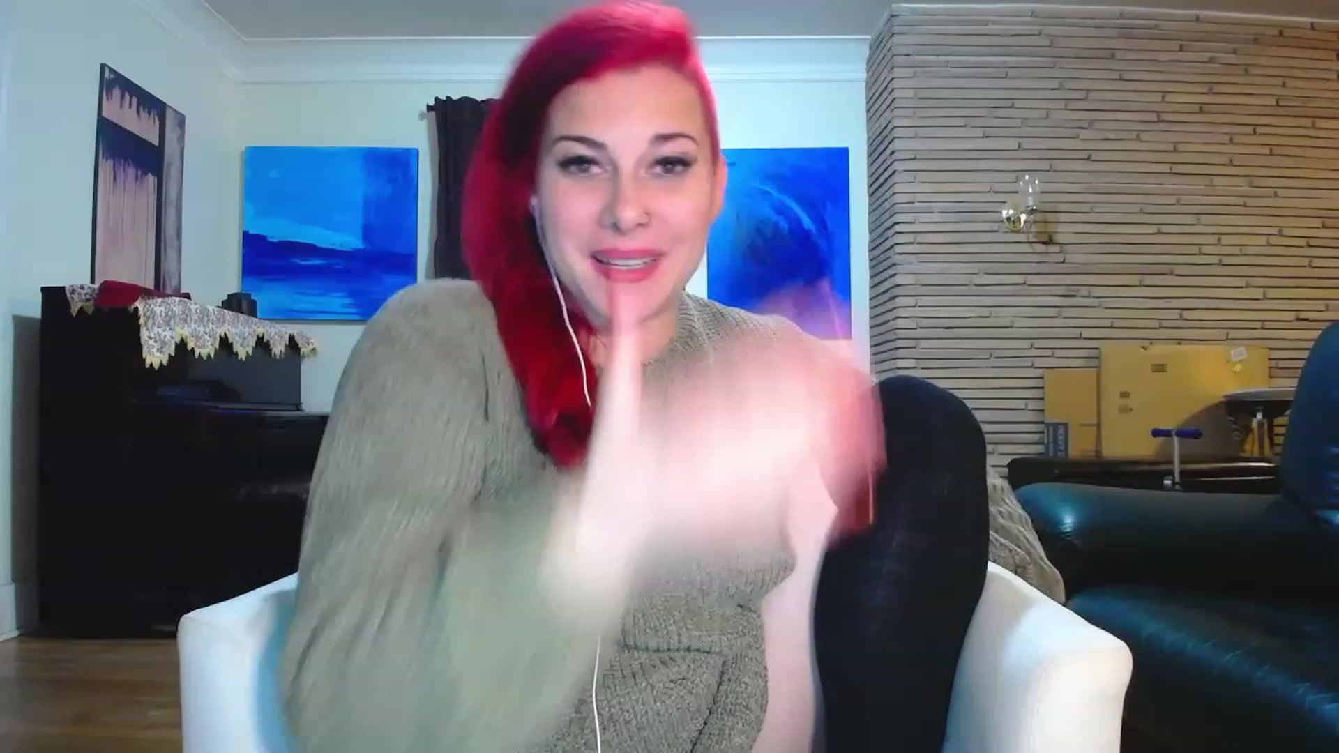 Gallery image thumbnail from FoxyDame's myfreecams stream on, 12/04/2022, 08:36 image 1 of 20