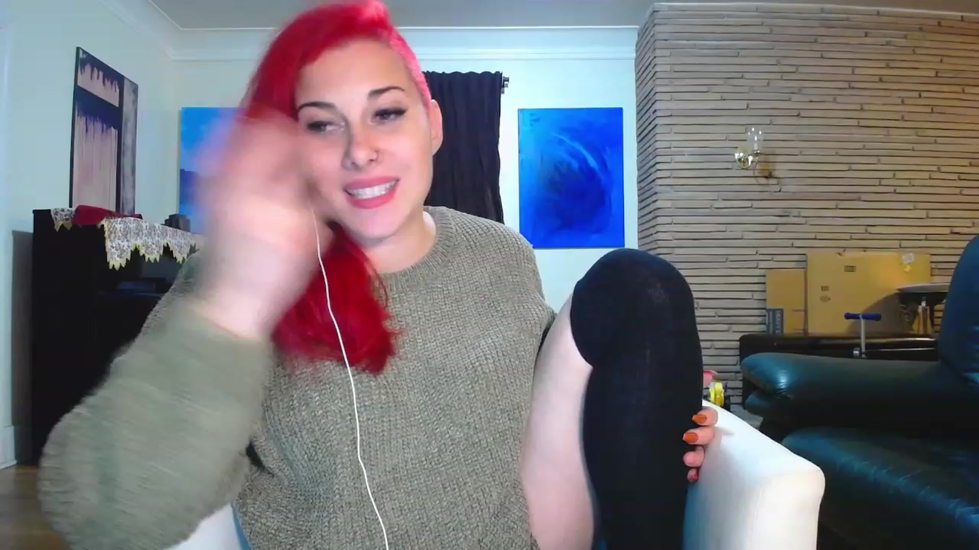 Gallery image thumbnail from FoxyDame's myfreecams stream on, 12/04/2022, 08:36 image 6 of 20