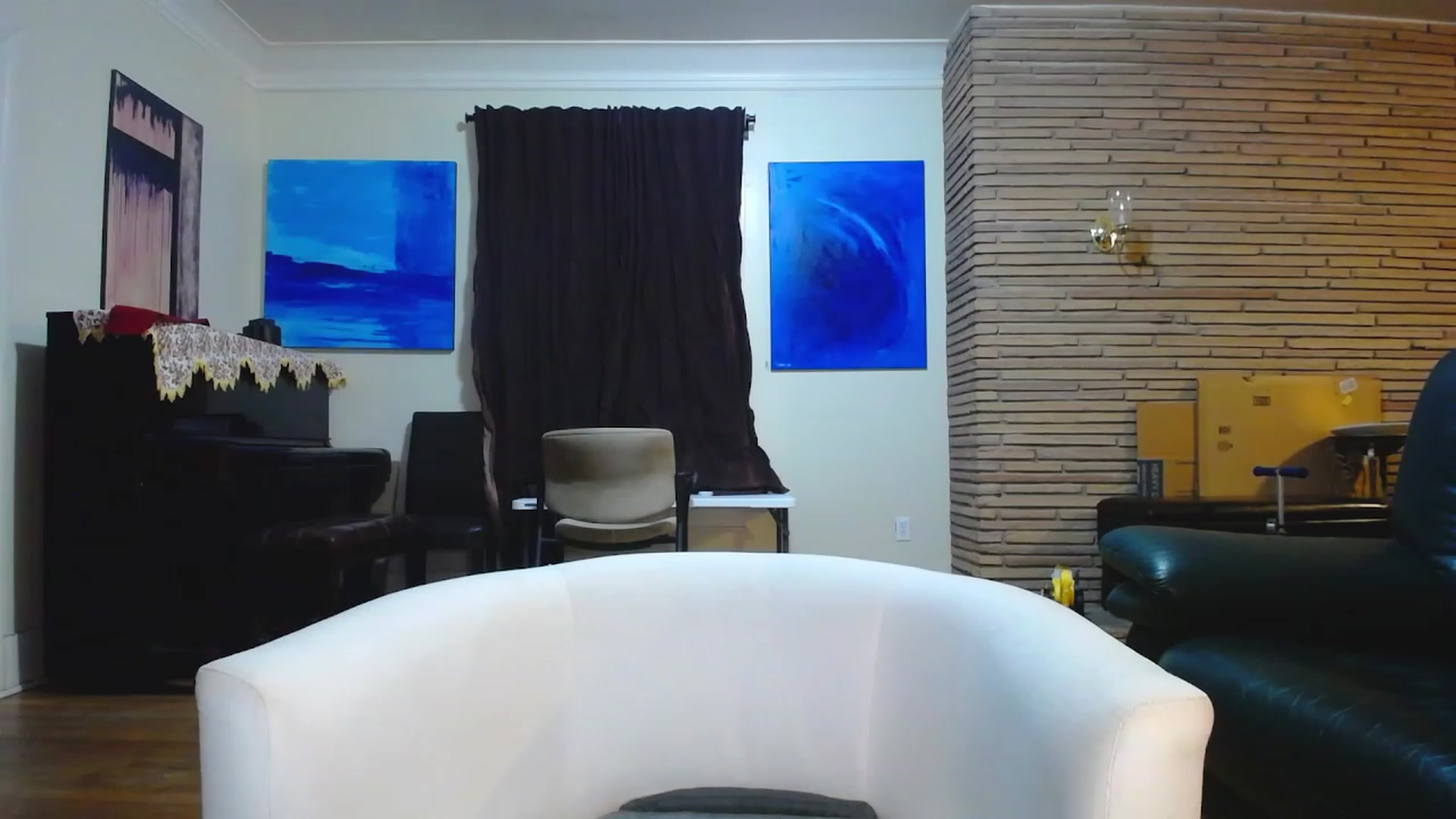 Gallery image thumbnail from FoxyDame's myfreecams stream on, 12/04/2022, 08:36 image 13 of 20