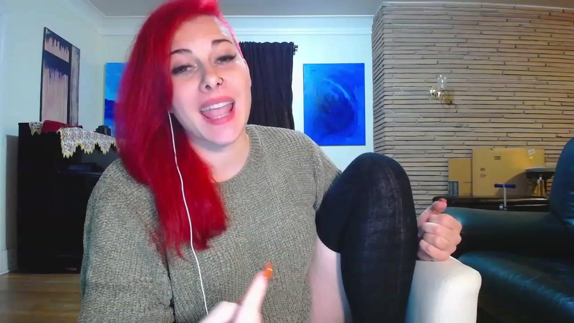 Gallery image thumbnail from FoxyDame's myfreecams stream on, 12/04/2022, 08:36 image 17 of 20
