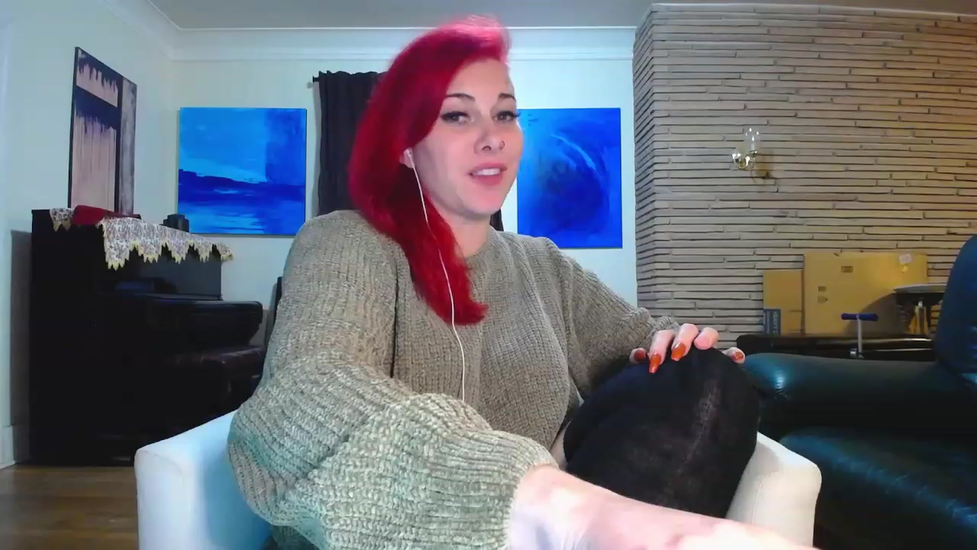 Gallery image thumbnail from FoxyDame's myfreecams stream on, 12/04/2022, 08:36 image 14 of 20