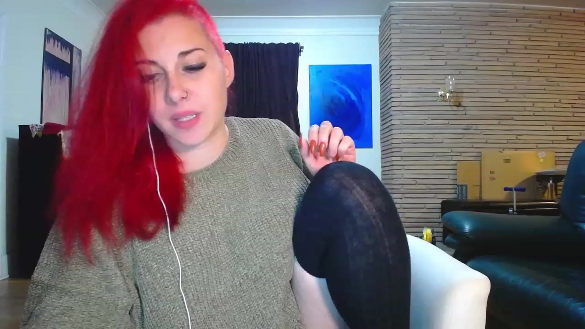 Gallery image thumbnail from FoxyDame's myfreecams stream on, 12/04/2022, 09:38 image 3 of 20