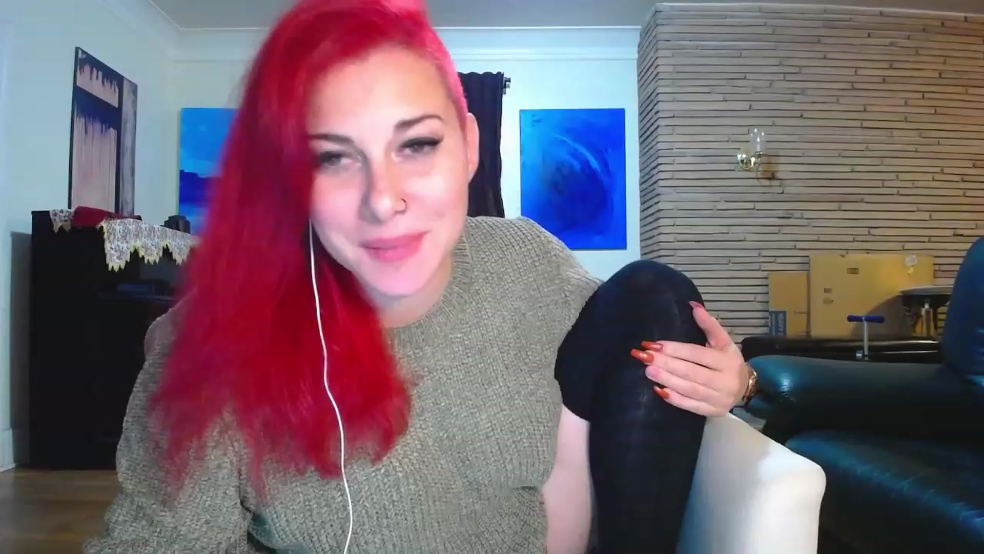 Gallery image thumbnail from FoxyDame's myfreecams stream on, 12/04/2022, 09:38 image 2 of 20