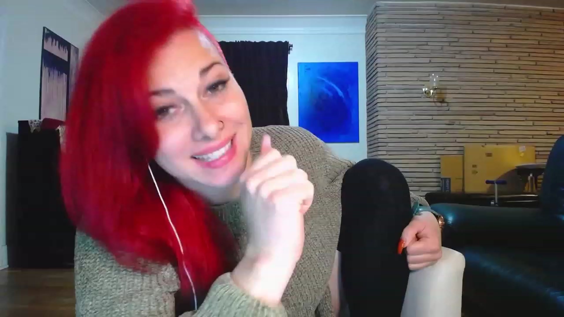 Gallery image thumbnail from FoxyDame's myfreecams stream on, 12/04/2022, 09:38 image 7 of 20