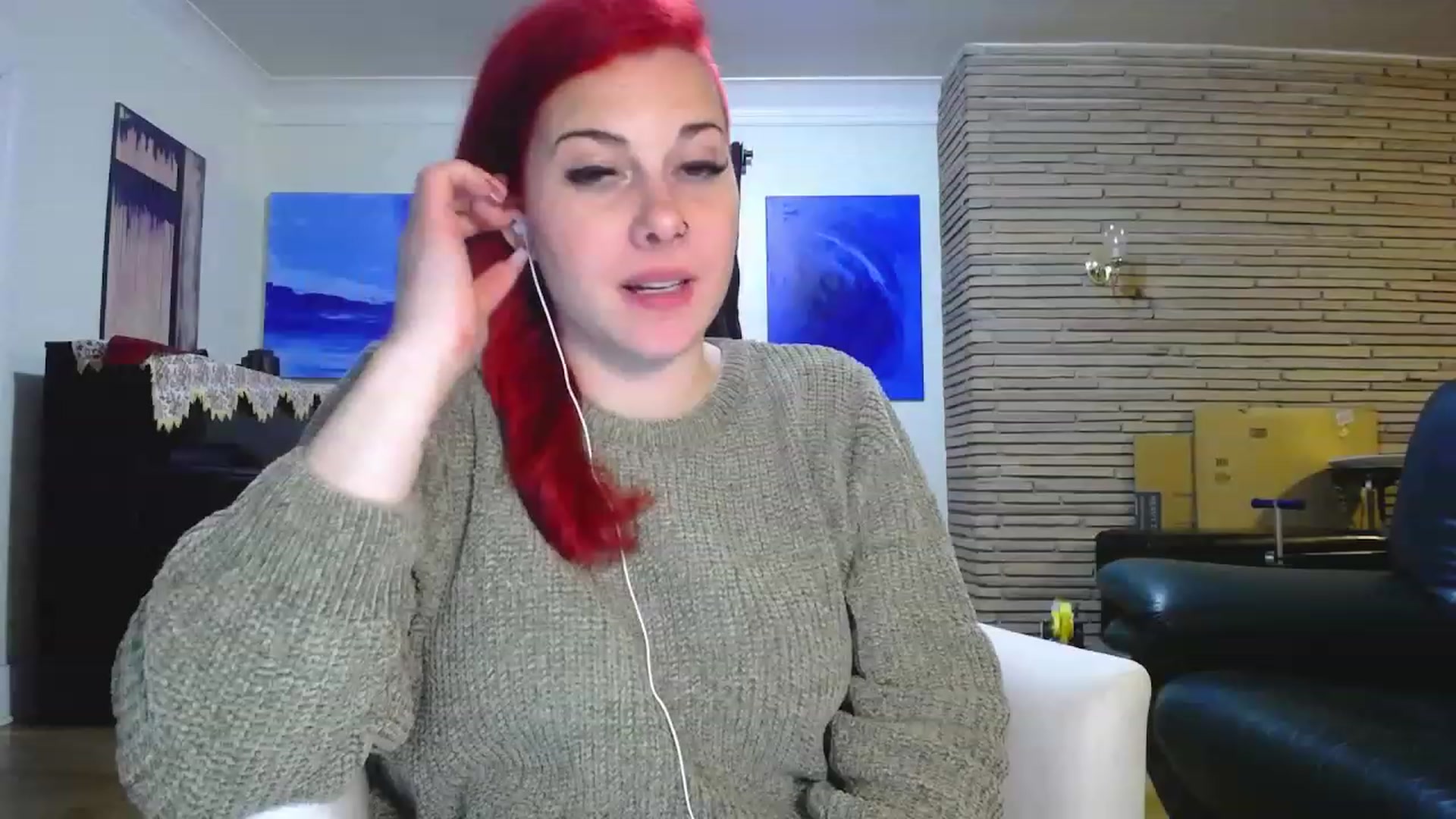 Gallery image thumbnail from FoxyDame's myfreecams stream on, 12/04/2022, 09:38 image 15 of 20