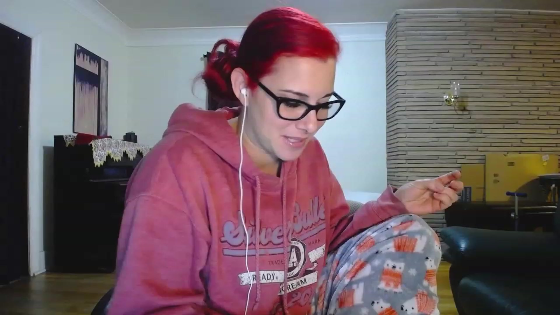 Gallery image thumbnail from FoxyDame's myfreecams stream on, 12/05/2022, 06:29 image 4 of 20