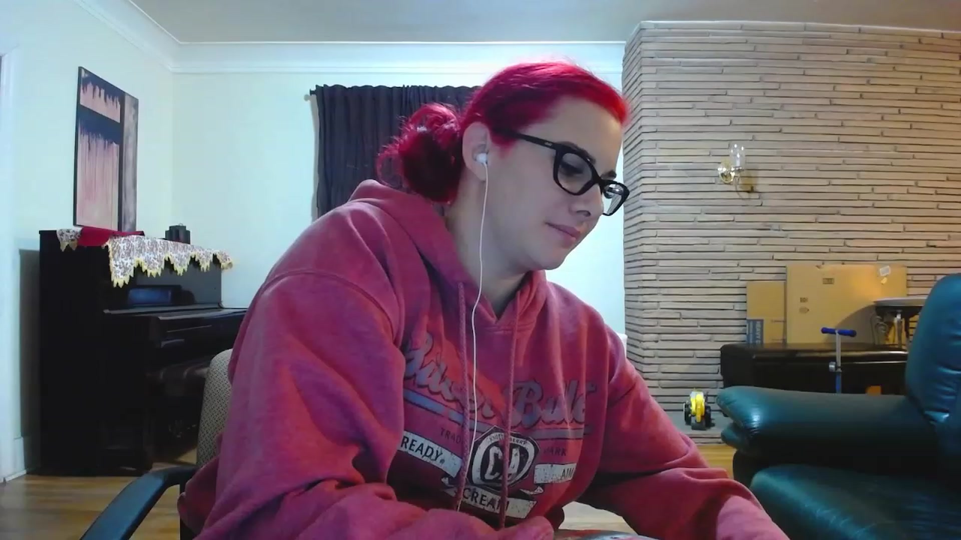 Gallery image thumbnail from FoxyDame's myfreecams stream on, 12/05/2022, 06:29 image 13 of 20