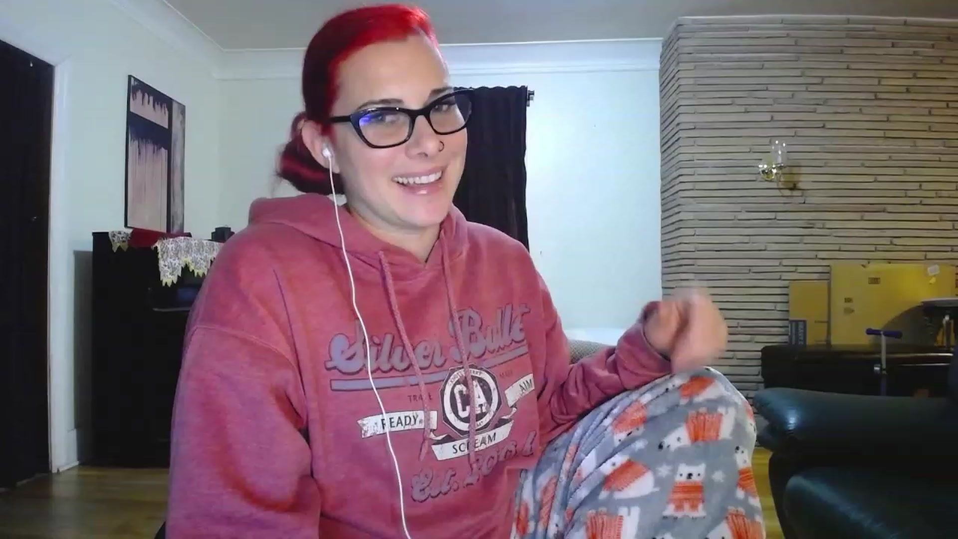 Gallery image thumbnail from FoxyDame's myfreecams stream on, 12/05/2022, 06:29 image 3 of 20