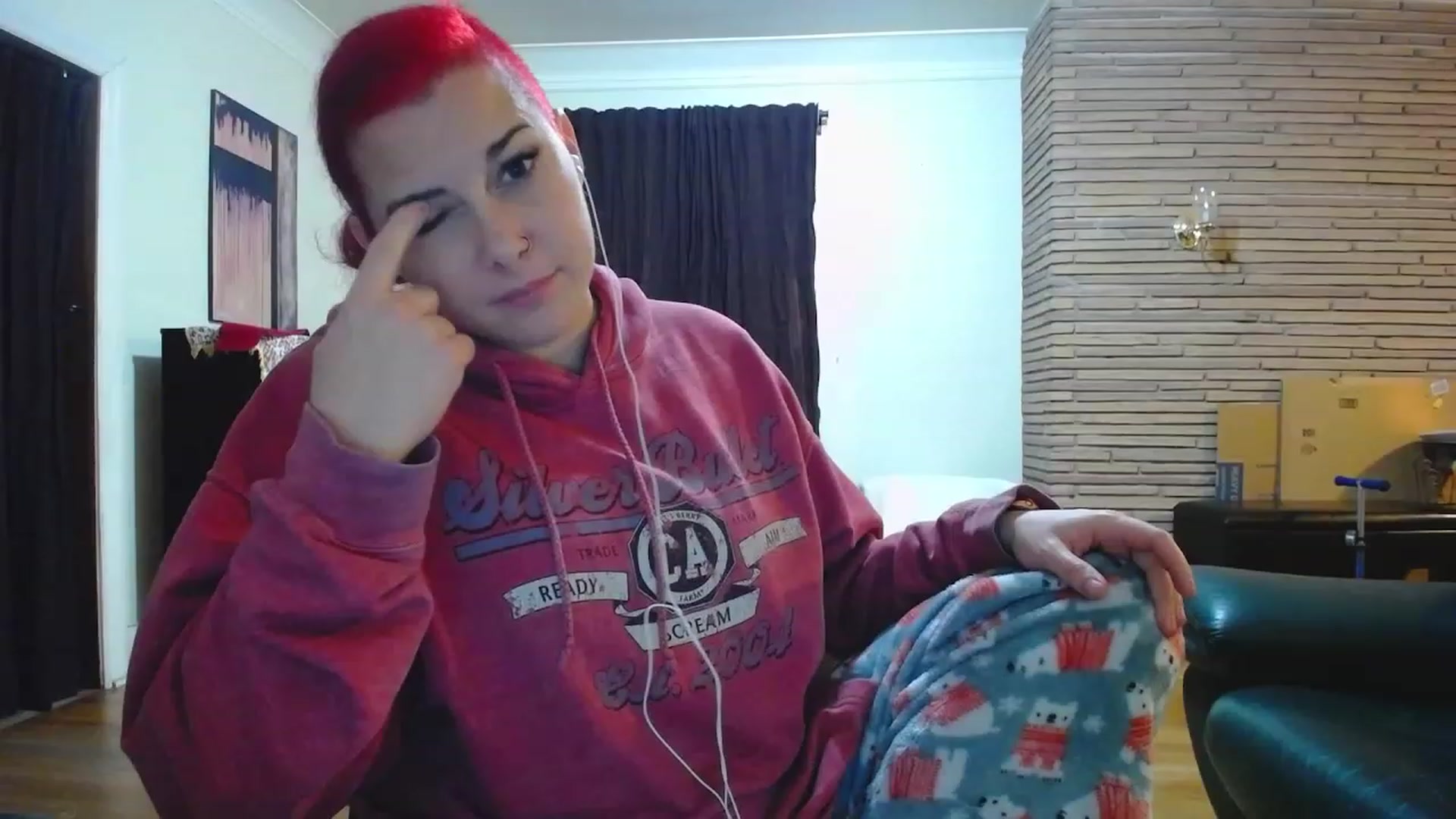 Gallery image thumbnail from FoxyDame's myfreecams stream on, 12/05/2022, 06:29 image 18 of 20