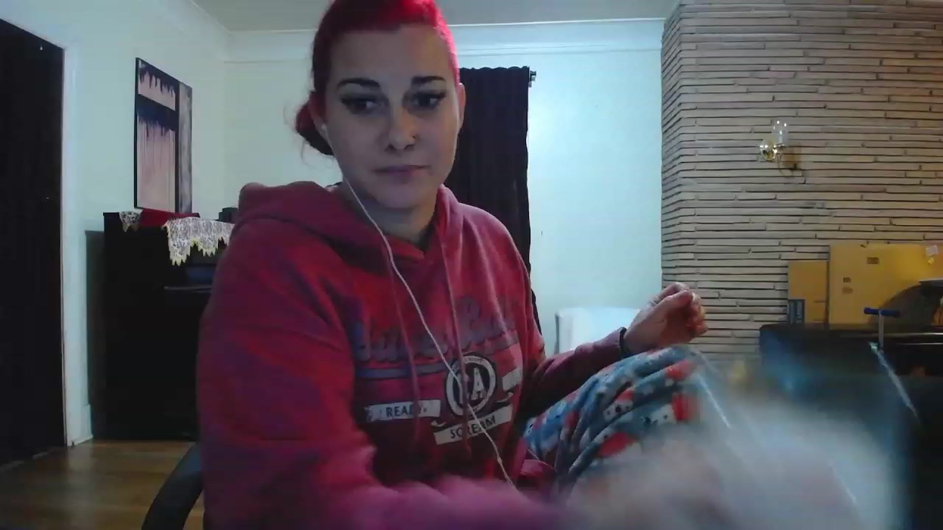 Gallery image thumbnail from FoxyDame's myfreecams stream on, 12/05/2022, 06:29 image 16 of 20
