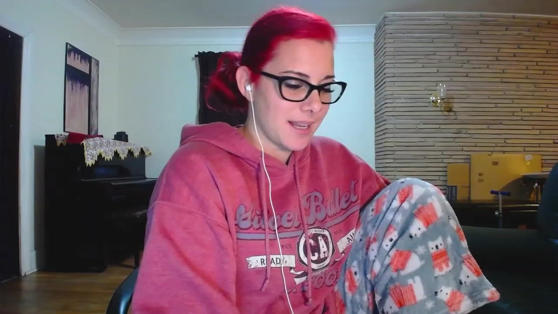 Gallery image thumbnail from FoxyDame's myfreecams stream on, 12/05/2022, 06:29 image 8 of 20
