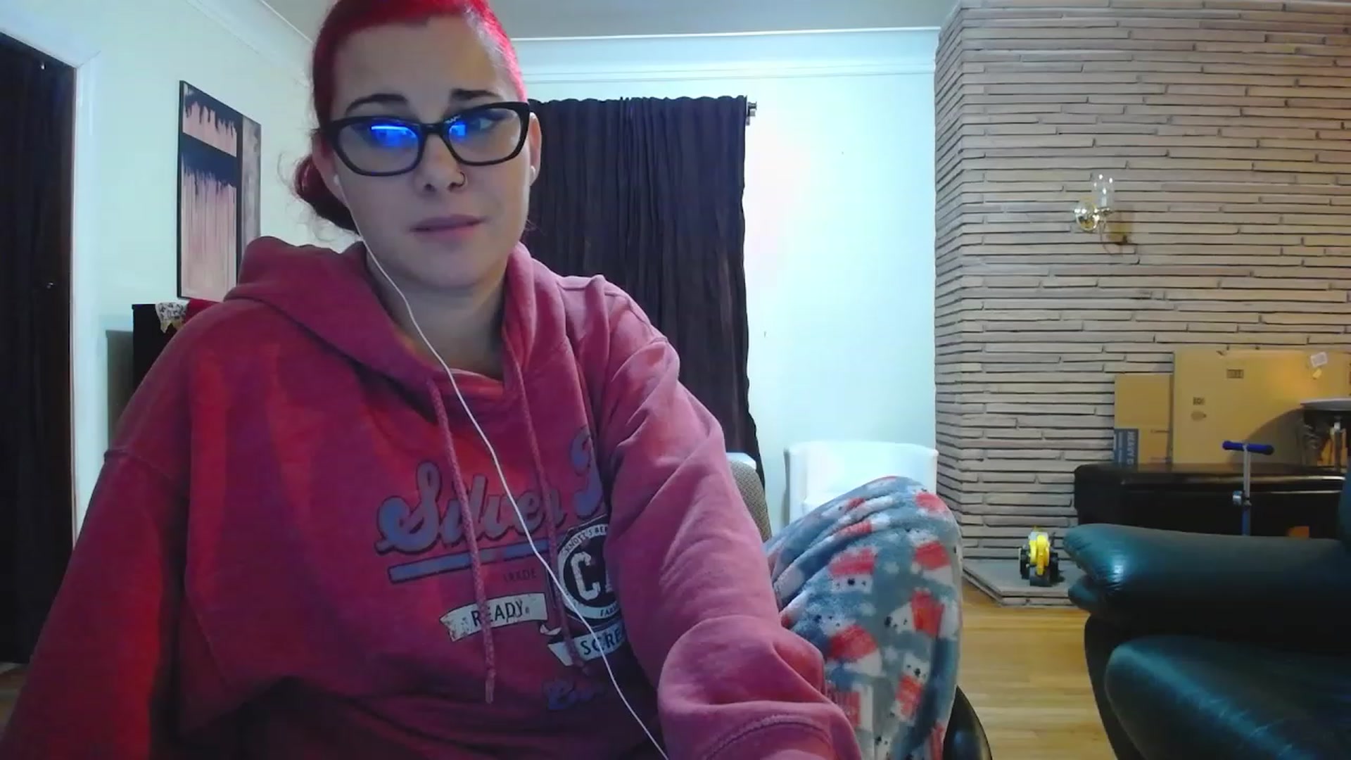 Gallery image thumbnail from FoxyDame's myfreecams stream on, 12/05/2022, 06:29 image 14 of 20