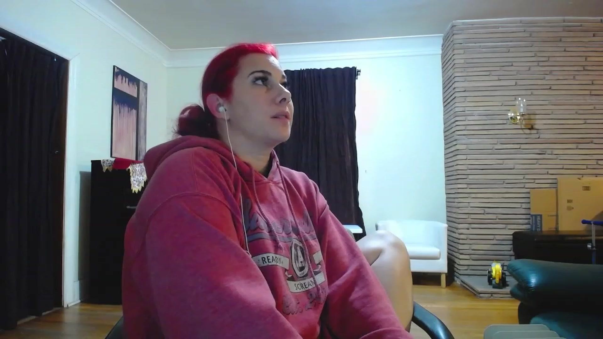 Gallery image thumbnail from FoxyDame's myfreecams stream on, 12/05/2022, 08:23 image 8 of 20