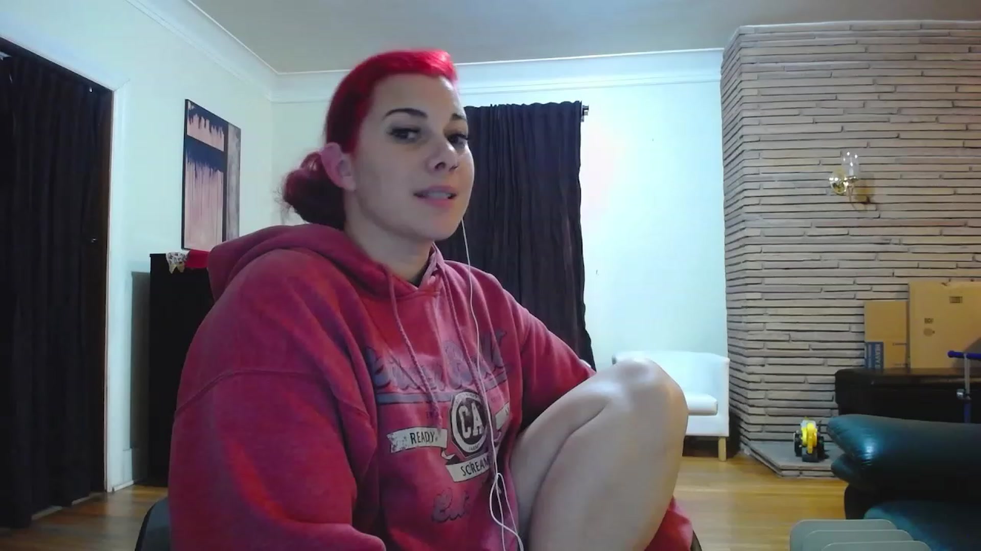 Gallery image thumbnail from FoxyDame's myfreecams stream on, 12/05/2022, 08:23 image 15 of 20