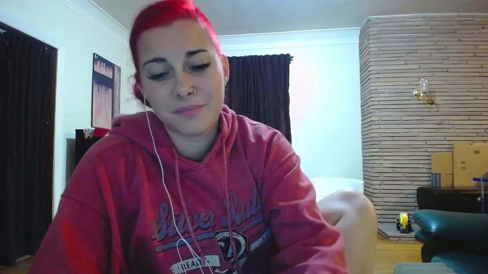 Gallery image thumbnail from FoxyDame's myfreecams stream on, 12/05/2022, 08:23 image 6 of 20