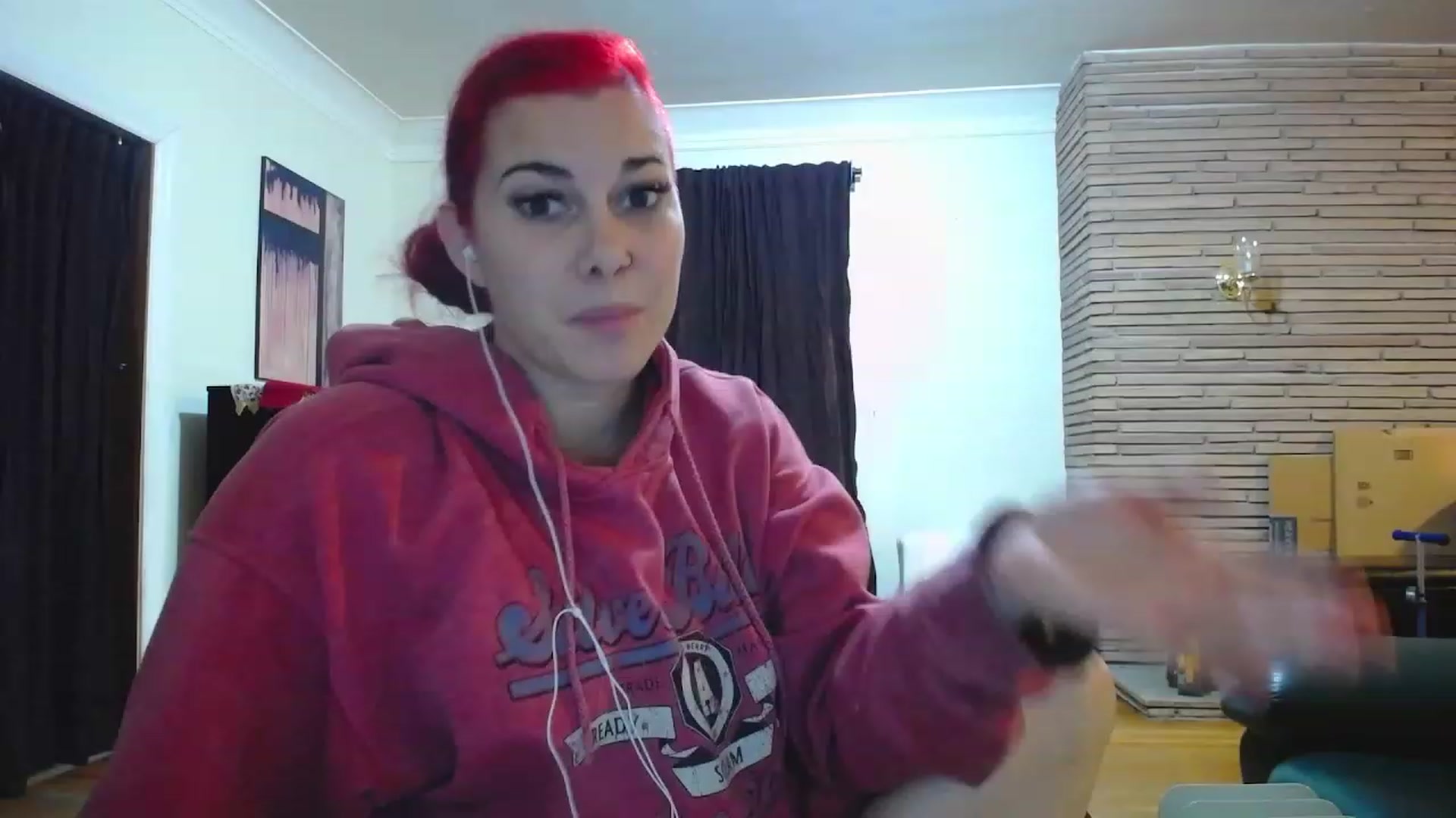 Gallery image thumbnail from FoxyDame's myfreecams stream on, 12/05/2022, 08:23 image 5 of 20