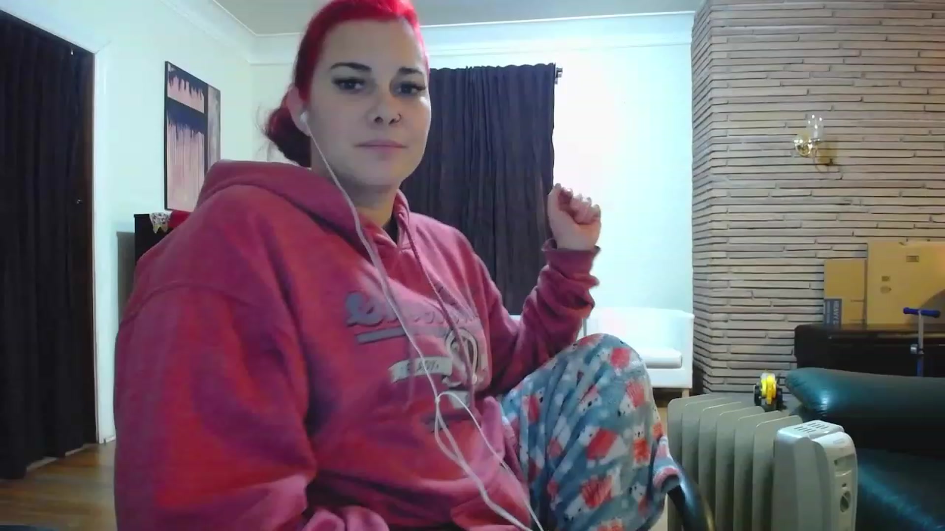 Gallery image thumbnail from FoxyDame's myfreecams stream on, 12/05/2022, 08:23 image 1 of 20