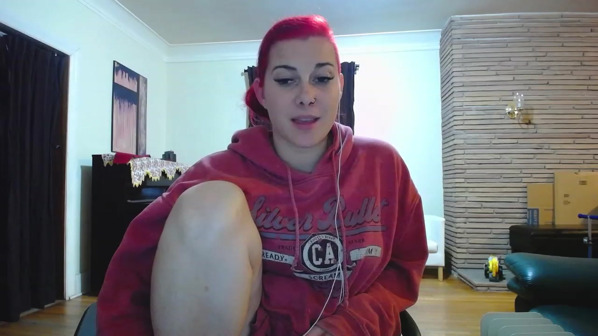 Gallery image thumbnail from FoxyDame's myfreecams stream on, 12/05/2022, 08:23 image 17 of 20