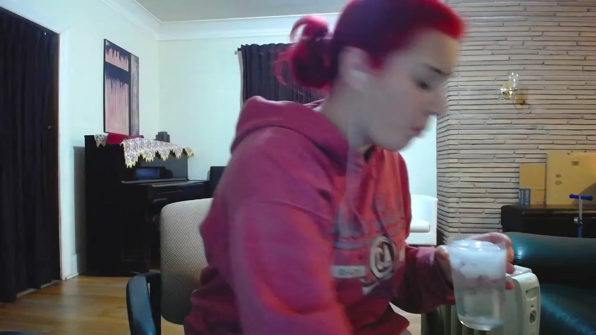 Gallery image thumbnail from FoxyDame's myfreecams stream on, 12/05/2022, 08:23 image 3 of 20